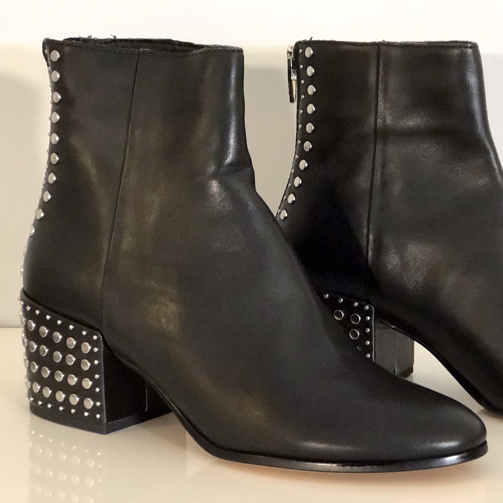DOLCE VITA BLK STUDDED BOOTIES